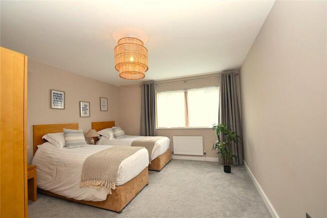 3 bed Apartment for sale Image 9