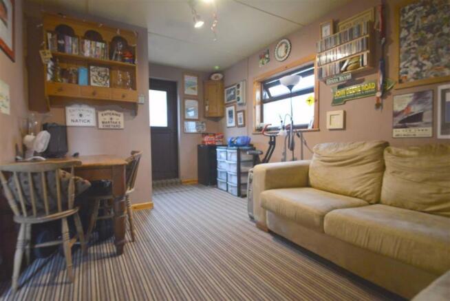 GARAGE/SNUG