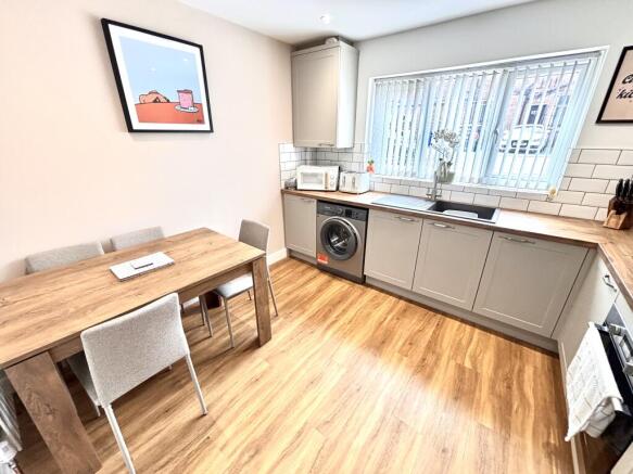 2 bed House to rent Image 4