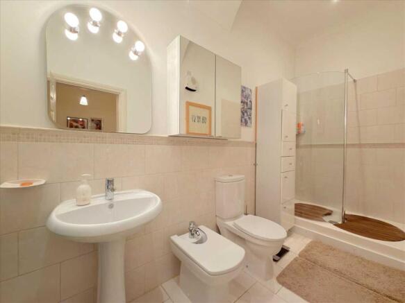2 bed Flat for sale Image 12