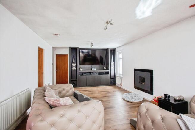3 bed Bungalow for sale Image 4