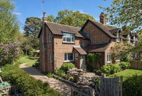 2 Pondfield Cottages, Wakehurst Place, Selsfield Road, Ardingly RH17 6TN
