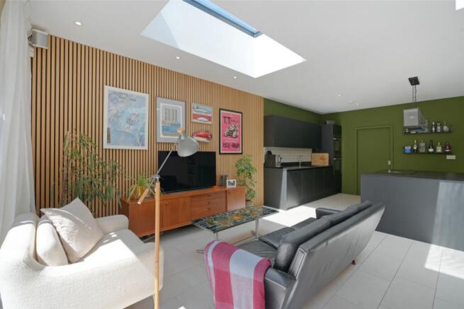 5 bed Detached for sale Image 11