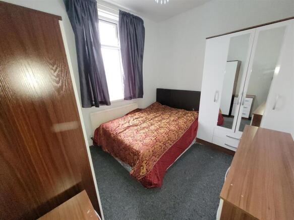 3 bed Terraced for sale Image 6
