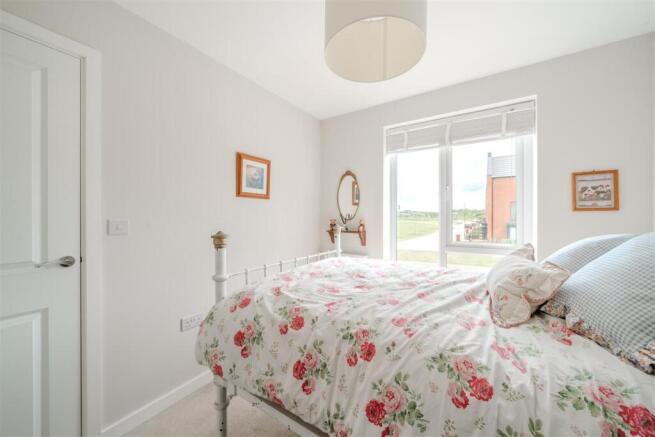 Bedroom 4_-3.jpg