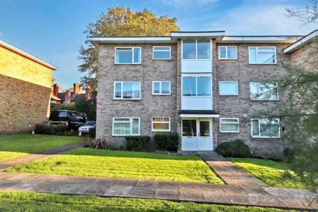 2-bed flat on Simon Close, Attleborough, Nuneaton, CV11 4JR, £110,000
