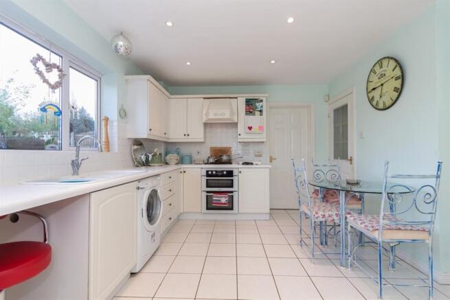 Kitchen/Breakfast Ro