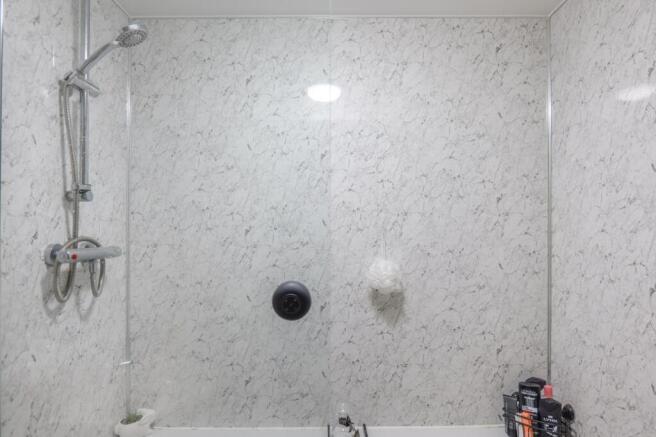 2 bed Flat for sale Image 7