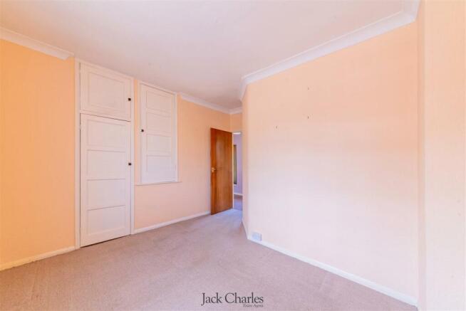 7. 29 Crundwell- Bedroom3 _-2.jpg