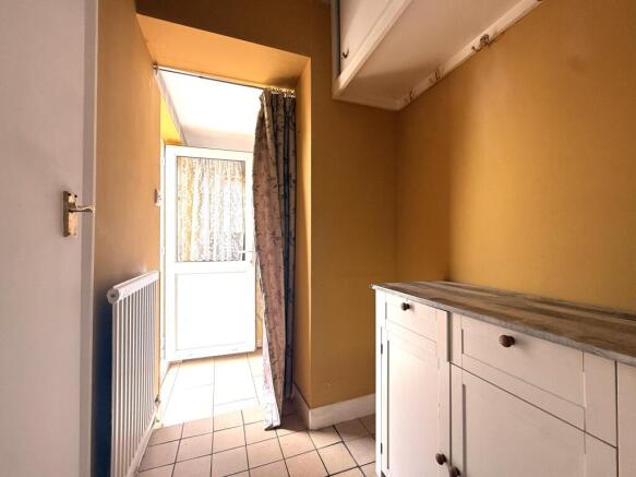3 bed House to rent Image 10