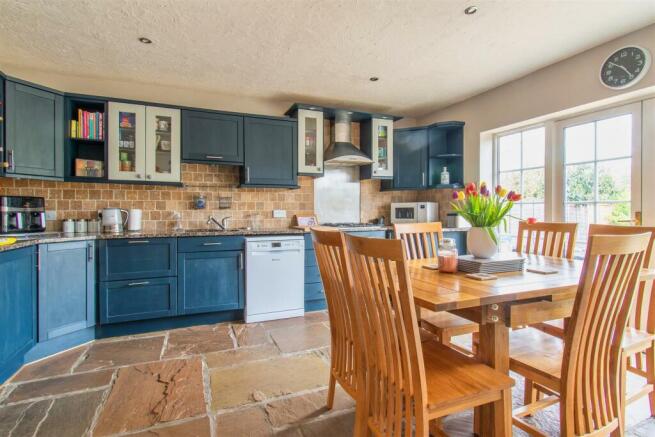 Kitchen/ Breakfast Room