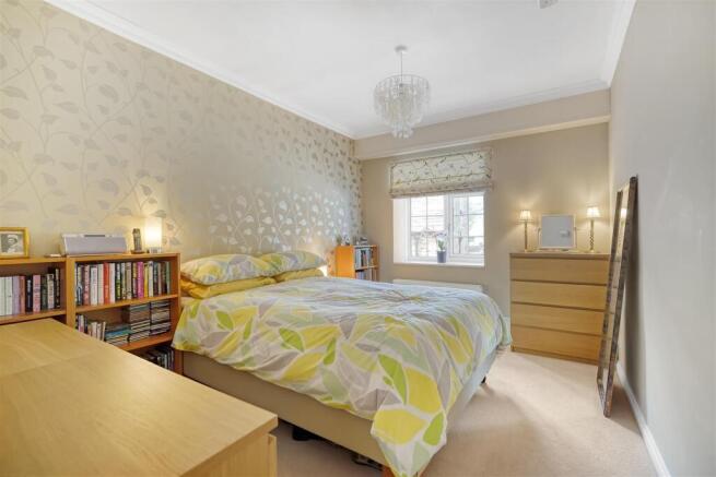 5 bed Semi-Detached for sale Image 11
