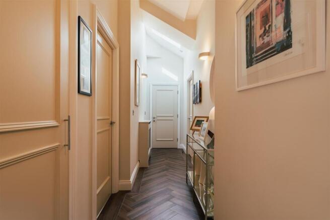 3 bed Apartment for sale Image 5