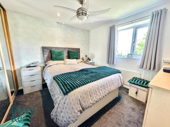 3 bed Terraced for sale Image 5