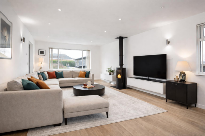 81 cARRFIELD lIVING rOOM.png