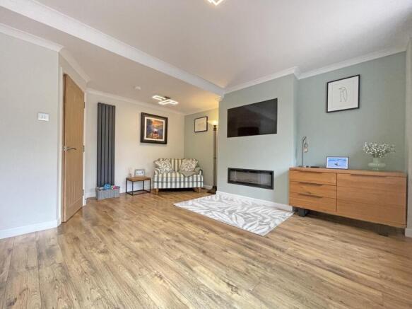 Hawthorn Way 44 - Living Room.jpg