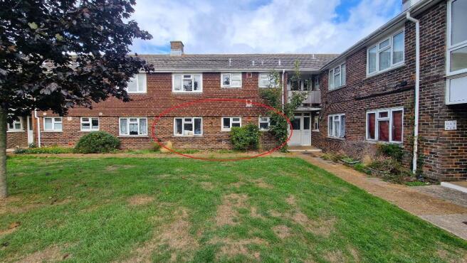 2-bed flat on Crossway, Bembridge, Isle of Wight, PO35 5RE, £140,000