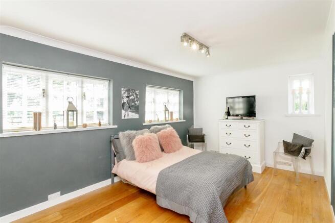8342819-interior27.jpg