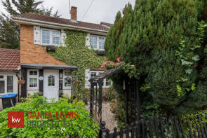 36, Hillcroft, Loughton IG10 2PS