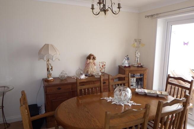 Bedroom/Dining room