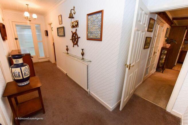 17 Woodland Av...