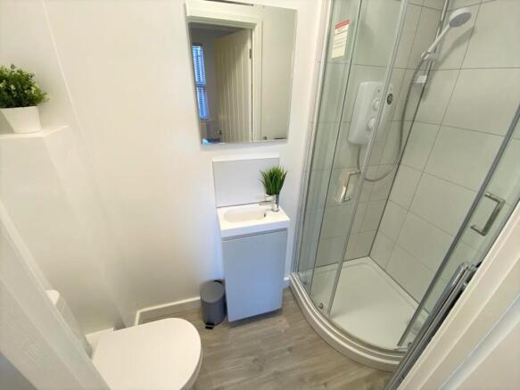 Ensuite Shower Room 4