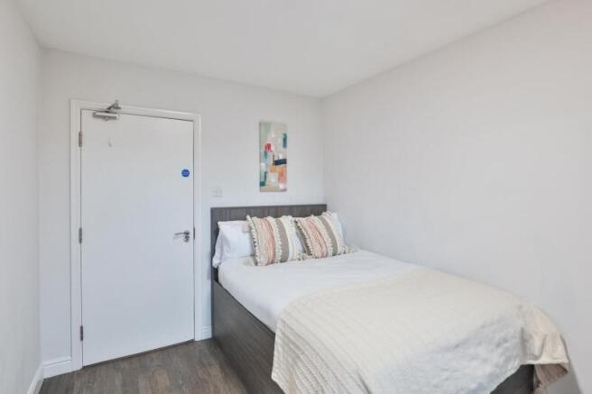 5 bed Flat to rent Image 4