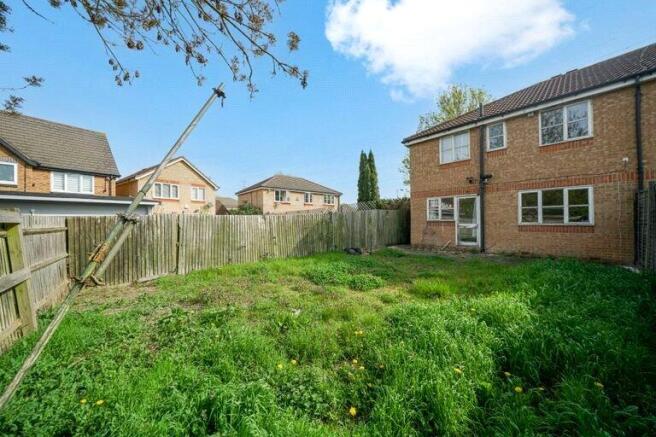 George Lovell Drive, Enfield, EN3 – další
