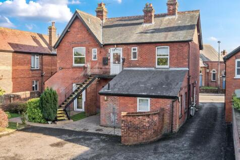 Station Road, Petersfield, GU32