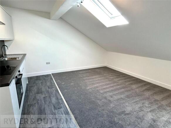 3 bed Apartment to rent Image 4