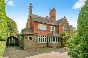 20 The Red House, Russells Crescent, Horley RH6 7DN