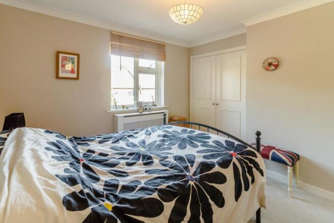 8355421-interior10.jpg