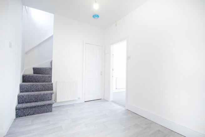 2 bed Terraced to rent Image 6