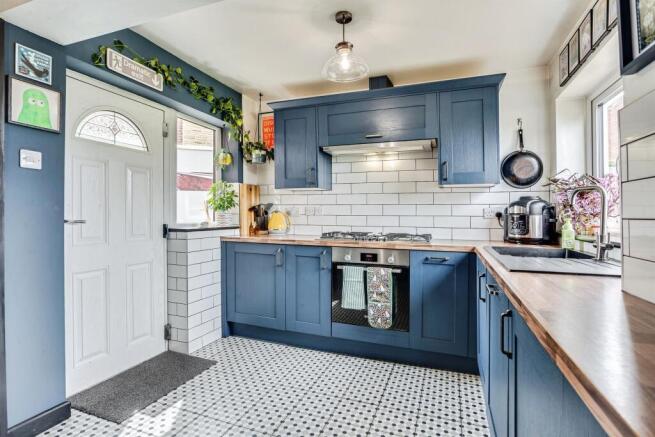 4 bed Semi-Detached for sale Image 5