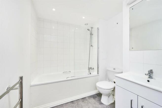Bathroom, Burnelli Building, Chelsea Bridge Wharf