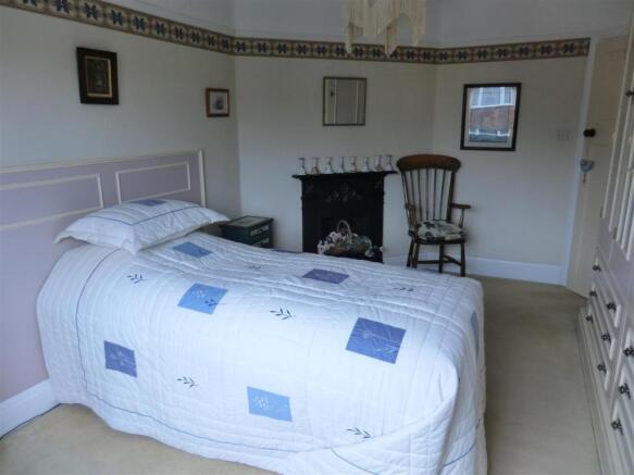 BED12.JPG