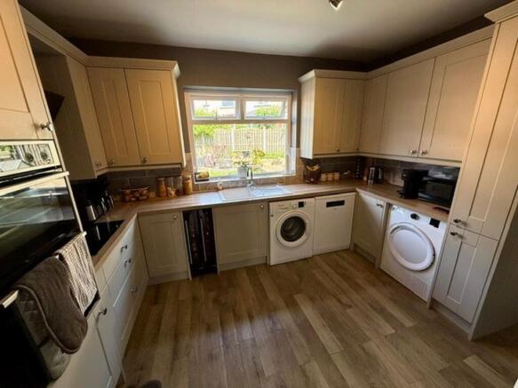3 bed Town House for sale Image 6