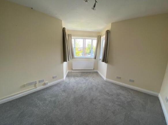 4 Osborne House bedroom 1.jpg