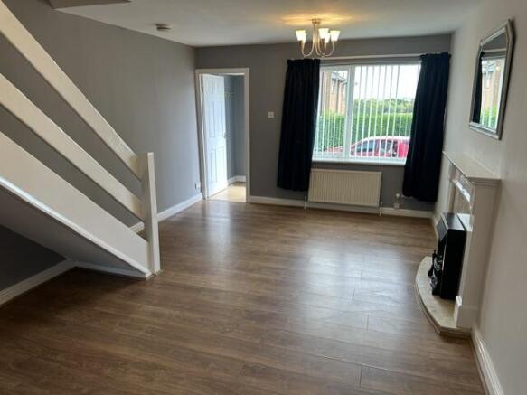 2 bed Terraced to rent Image 5