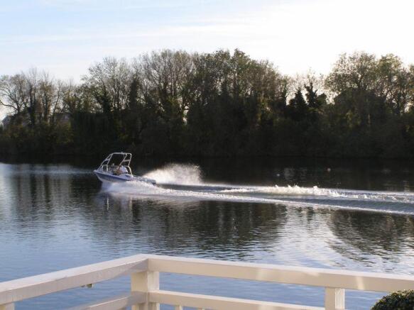 Waterski lake