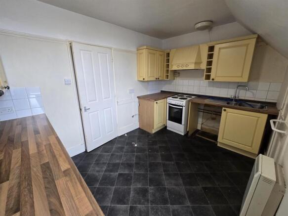 Photo 6 - Kitchen - SFF, 47B Aldwick Road.jpg