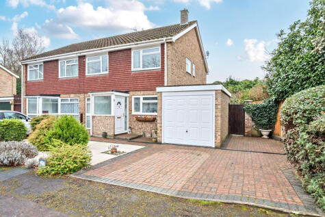 Graylands Close, Horsell, GU21
