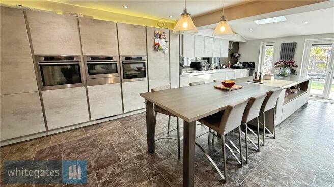 4 bed Detached for sale Image 11