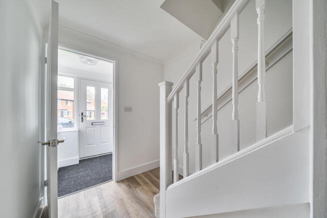 4 bed House to rent Image 9