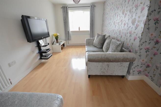 2 bed Apartment to rent Image 4
