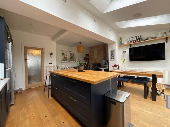3 bed Semi-Detached for sale Image 8