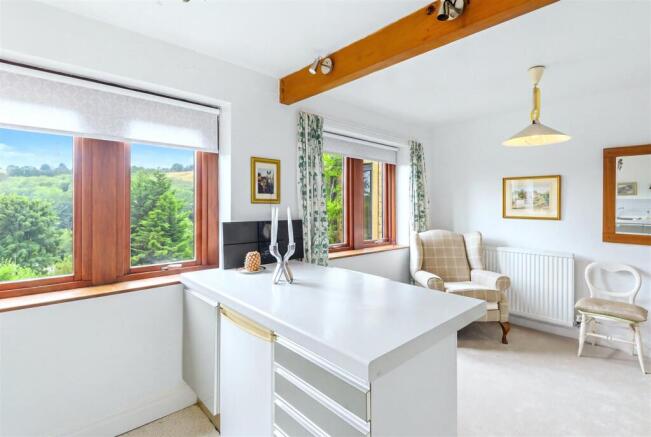 6 bed Detached for sale Image 11