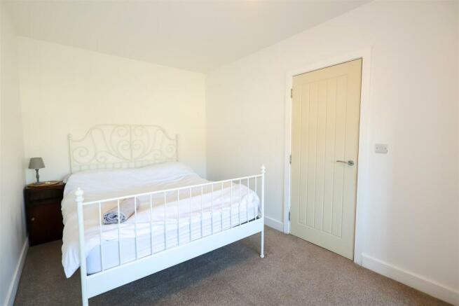4 bed Semi-Detached for sale Image 10