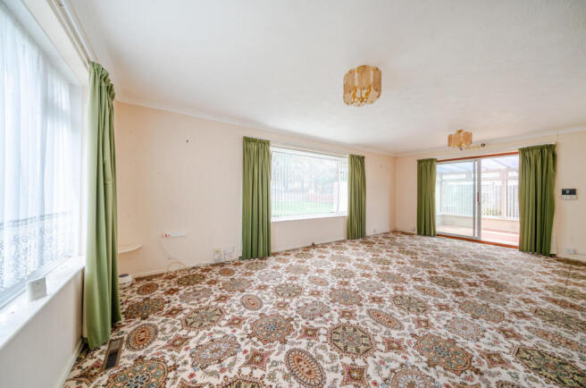 1370550-3-68f8e72...