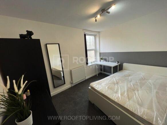 4 bed House Share to rent Image 4